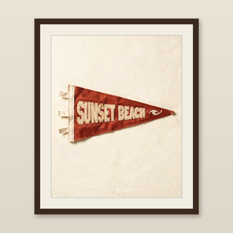 Estampado de banderín de surf en Sunset Beach, Oahu, Hawái / Arte de banderín de fieltro vintage / Decoración para casa de playa / Arte mural retro de surf / Descarga digital imprimible imagen 1