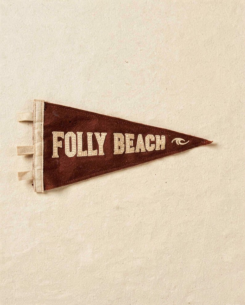 Folly Beach, Carolina del Sur. Estampado de banderín de surf / Arte de banderín de fieltro vintage / Decoración para casa de playa / Arte mural retro de surf / Impresión digital imagen 2