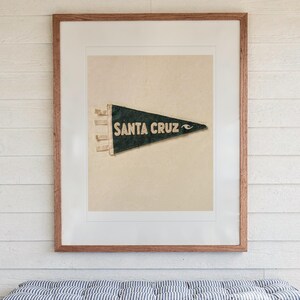 Lámina artística con banderín de surf de Santa Cruz, California, póster costero enmarcado o sin enmarcar. imagen 13
