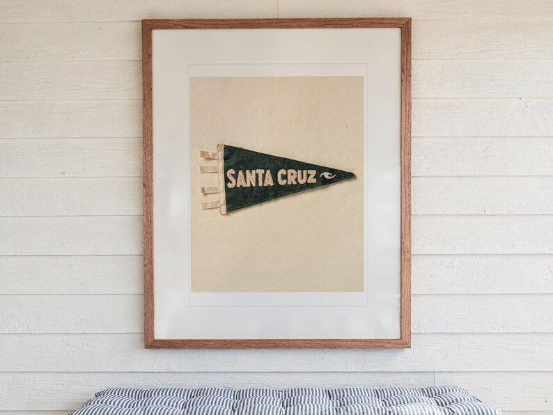 Lámina artística con banderín de surf de Santa Cruz, California, póster costero enmarcado o sin enmarcar. imagen 13