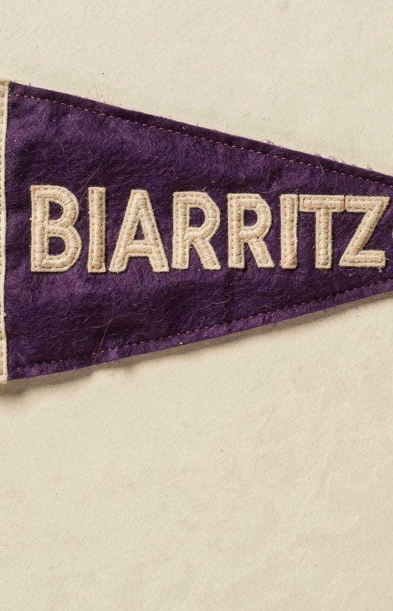 Estampado de banderín de surf de Biarritz, Francia / Arte vintage de banderín de fieltro / Decoración para casa de playa / Arte mural retro de surf / Descarga digital imprimible imagen 4