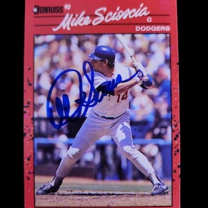 Bonita tarjeta autografiada de Mike Scioscia