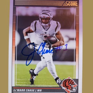 Ja. marr chase carta autografata