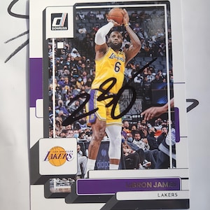 Lebron  james.  autographed  card lakers