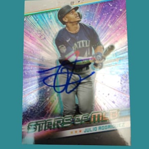 Julio Rodríguez estrella de la tarjeta autografiada de la MLB