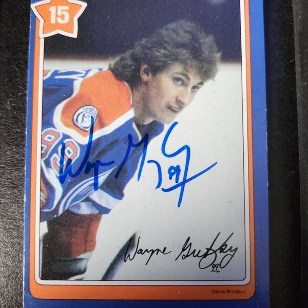 Wayne gretzky autographed  card rare