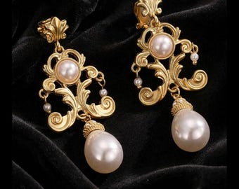 Magnificent baroque-style gold-colored stud drop earrings set with pearly white drop-shaped beads from the collection.
