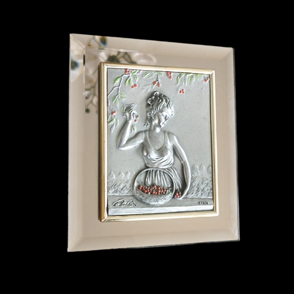 Très beau petit tableau rectangulaire vintage en miroir et en étain :  " la belle au panier " mois de juin pour collectionneur  estampillée