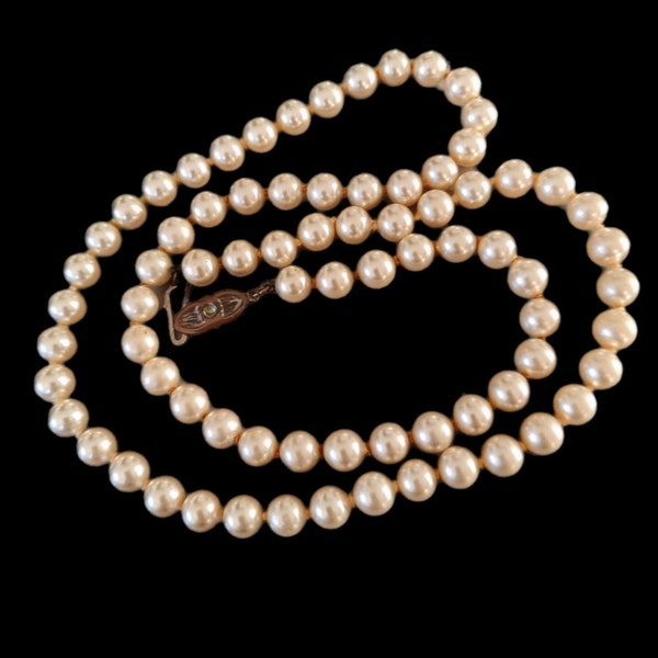 Superbe grand collier ancien en perles blanc/yvoire nacrée fermoir en bronze collection