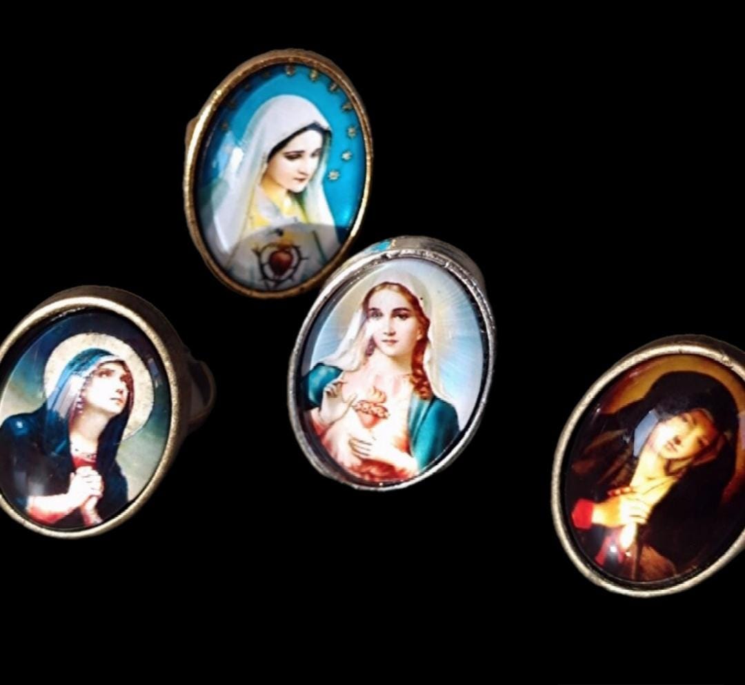 聖母マリアの絵が描かれた非常に美しい大きなカボションリング。お好みに合わせて調整可能で、お気に入りになること間違いなしです。 - Etsy 日本