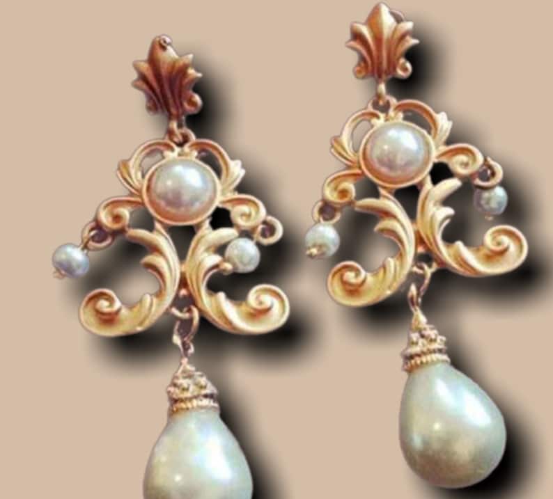 Magnificent Goldcolored Baroquestyle Dangling Stud Earrings Set With