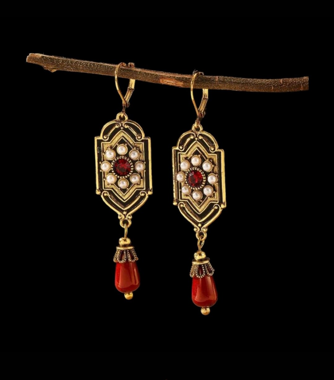 Boucles D'oreilles De Conception Rétro Aux Femmes Manquer Feuille Pour