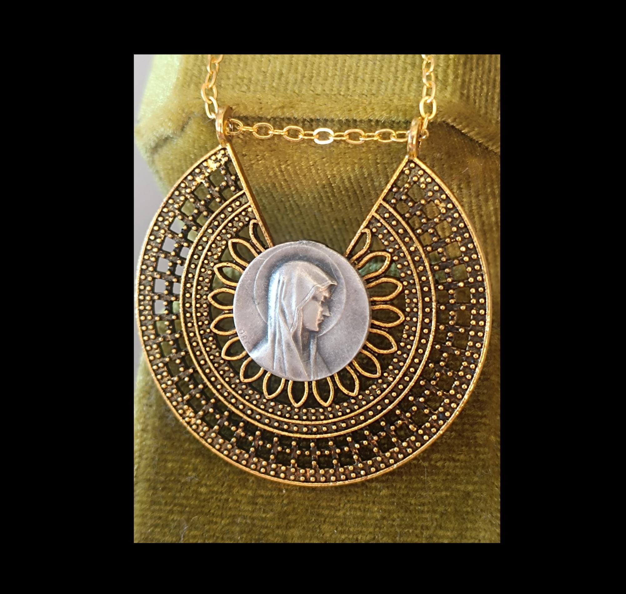 Charms pendentif MARIE médaillon ovale Vierge Marie doré - Achat / Vente pendentif vendu seul