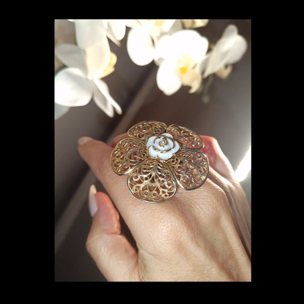 Rare magnifique gigantesque bague vintage fleurs filigrane collection