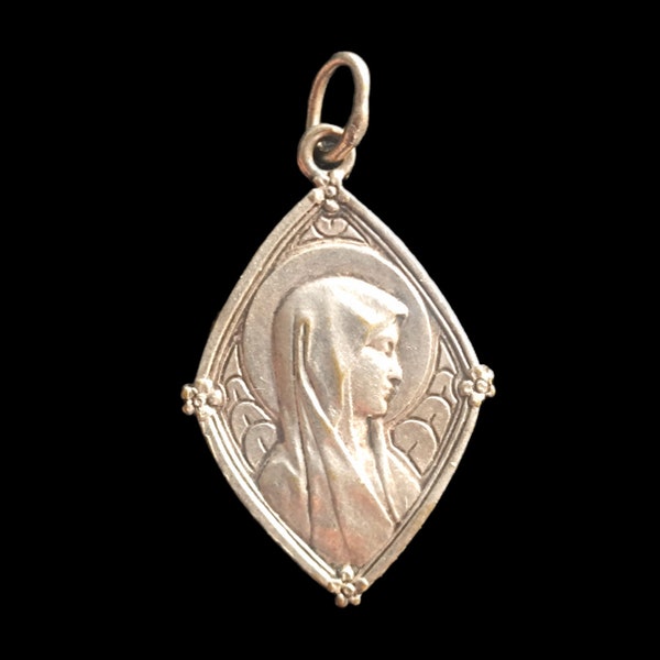 Rare très belle médaille losange antique en argent thème religieux portrait de la vierge Marie 1920/30 made in France pour collectionneur