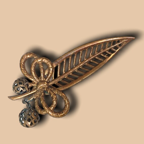 ancienne broche art déco métal peint décor bouquet de Fleurs ancienne broche art déco métal peint décor bouquet de Fleurs