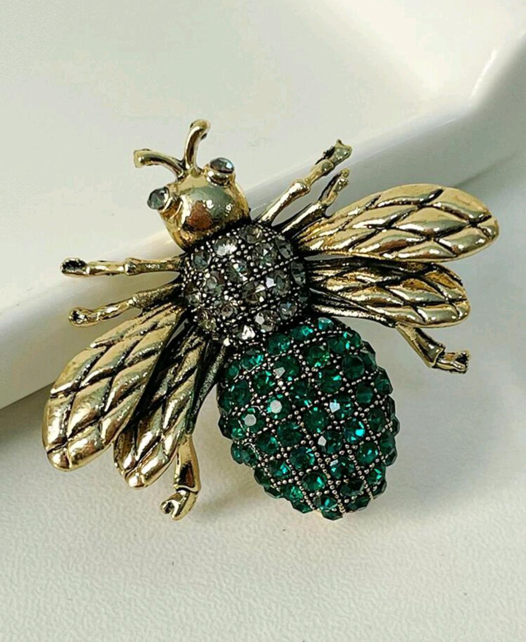 Broche Vintage Cœur Flèche - Cristaux Diamant Et Vert émeraude, Couleur Or, Très Bon état