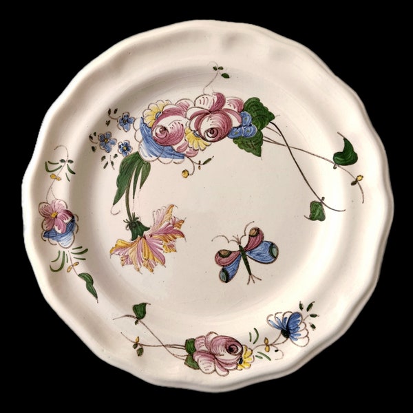 Rare assiette plate en faïence de couleur beige véritable Samadet peinte à la main  rononcules papillons décors fleuris collectionneur