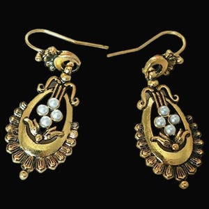 Superb antique Art Deco gold earrings set with small pearly white pearls