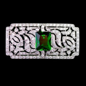 Superb romantic quality brooch in the rectangular Art Deco style set with rhinestones and green crystal in a silver vintage style.