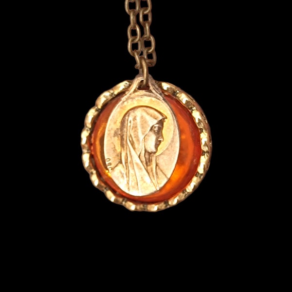 Très beau pendentif médaille de la vierge Marie avec une très belle patine comme on aime plaqué or OBC collection