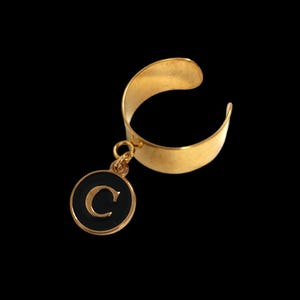 Very beautiful customizable ring, table adjustment, unique and original creation