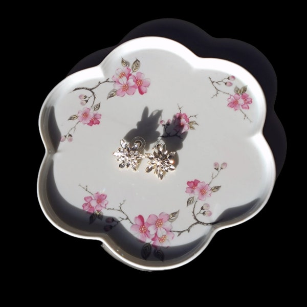 Rare adorable authentique plateau en porcelaine Limoges collection Lys Royal décors fleurs de cerisier coup de coeur assuré !