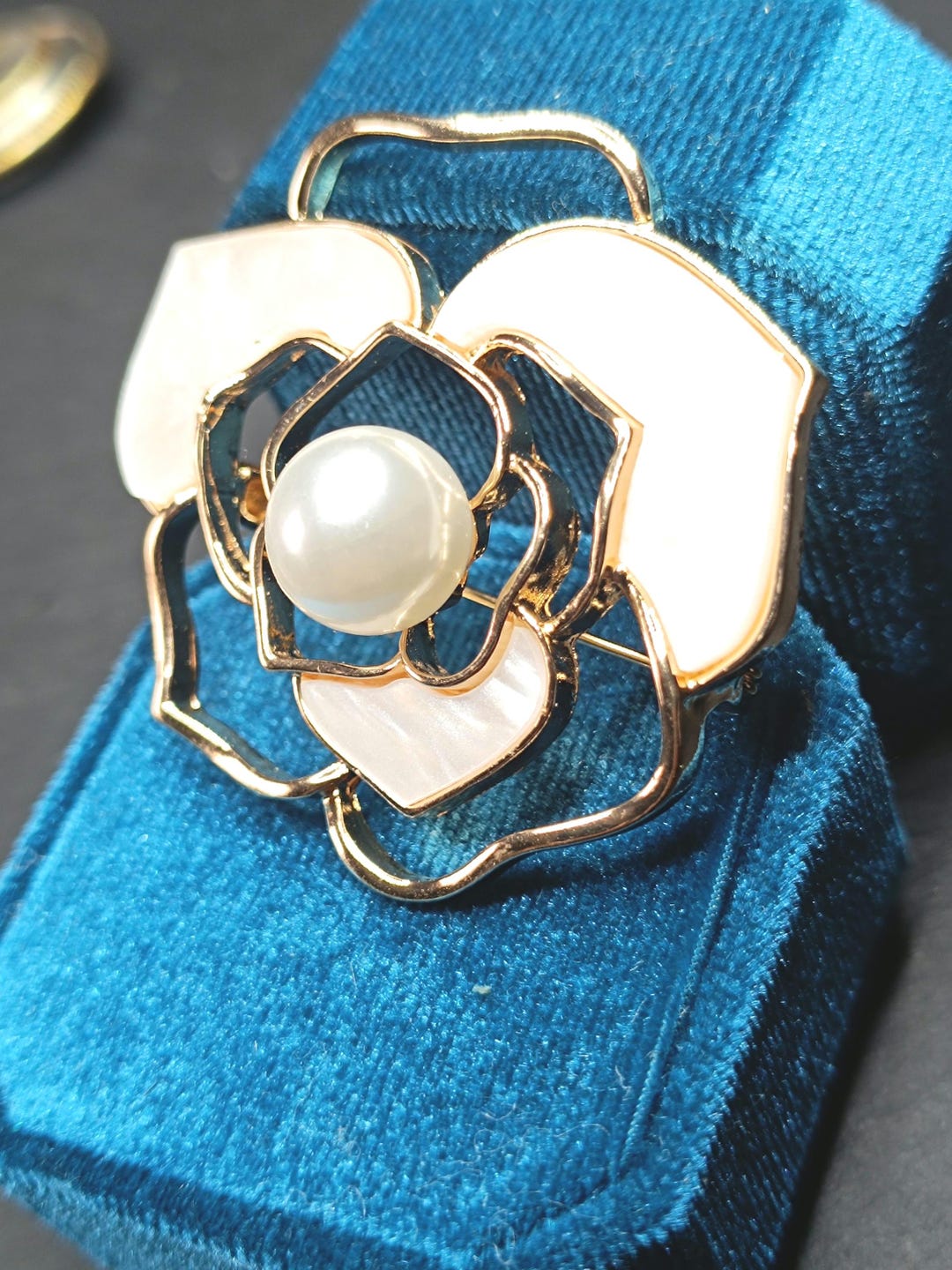 Collier mariage  fantasia avec perles nacrée blanche & swarovski - Un grand marché