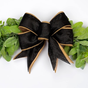 緑の葉が付いた黒いリボン | 玄関に飾るエレガントなファームハウスリース | ミニマリストなホリデー、結婚式、または普段使いの素朴な装飾
