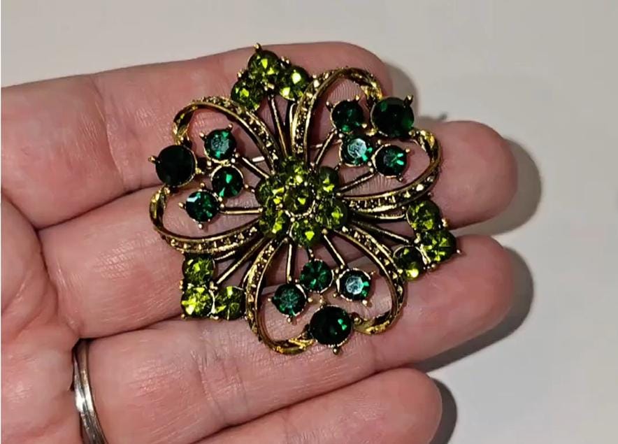Green Gold Brooch - Etsy display picture 3