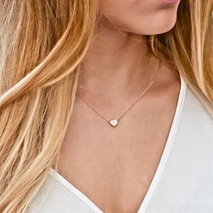 Collar con letras en forma de corazón de oro de 14 quilates, collar con letras de la A a la Z, collar con forma de corazón personalizado, collar con letras del alfabeto, collar con iniciales, regalo para ella, delicado