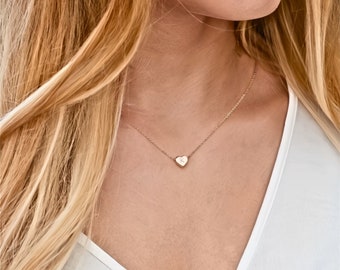 Collana con lettera a cuore in oro 14K, collana con lettera dalla A alla Z, collana con cuore personalizzata, collana con cuore con alfabeto, collana con iniziale, regalo per lei, delicata