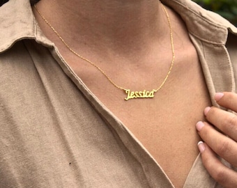 Collana con nome minimalista personalizzata in oro 18 carati, collana con ciondolo con targhetta, regalo di gioielli delicati alla moda, collana con nome personalizzato, regalo per lei