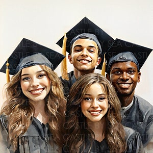 Puede incluir: Cuatro graduados con gorros y togas negras, sonriendo y posando para una foto. El fondo es beige claro con salpicaduras de acuarela marrón.