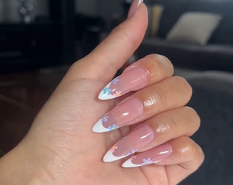Presse florale sur les ongles | Astuce pour le français | Fleurs | Personnalisé