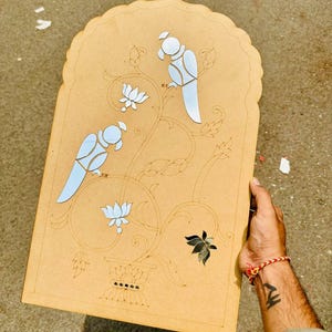 Parrot MDF-wandpaneel met decoratieve spiegelstukken | Traditioneel Indiaas knutselbord voor doe-het-zelf interieur- en kunstprojecten