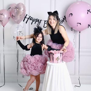 Samt Blumenmädchen Kleid mit Rosen Rüschen, Mini Braut Kleid für Hochzeiten, Prinzessin Tutu Kleid, Geburtstag oder Festzug Outfit