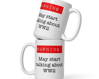 Advertencia: puede empezar a hablarse de… Taza blanca brillante de la Segunda Guerra Mundial