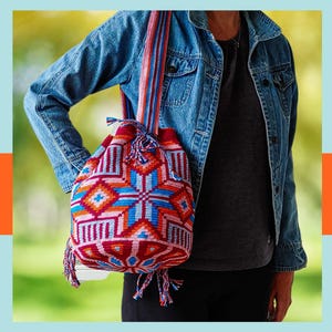 Wayuu Mochila Virkad Konvertibel Ryggsäck med Justerbara Remmar och Dragsko