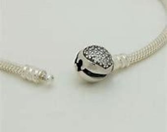 Pulsera Pandora Moments con cadena de serpiente y cierre de corazón brillante de 21 cm 590743