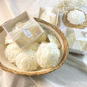 Elegante regalo di candela a forma di fiore, bomboniera per battesimo o matrimonio, ricordo di matrimonio o battesimo, regalo di candela floreale personalizzato, elegante bomboniera floreale