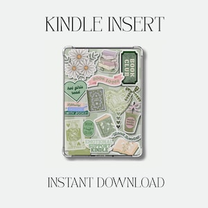 Könnte beinhalten: Ein klarer Kindle-Einsatz, der mit Aufklebern zum Thema Bücher verziert ist. Die Aufkleber zeigen Gänseblümchen, Bücher, Herzen und Sätze wie "Book Club" und "Hot Girls Read". Der Text "Kindle Insert" und "Instant Download" ist ebenfalls sichtbar.