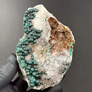 Sphenoid Crystalline Ball Malachit mit Druzy Quarz auf Dolomit, Mindingi Mine, Kambove Congo, Kugel Malchit auf Matrix
