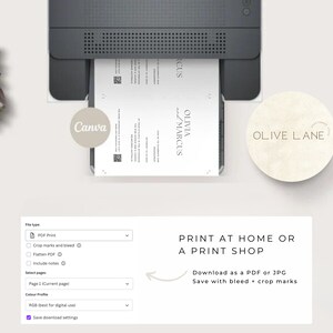 Puede incluir: Una captura de pantalla de una plantilla de dise&ntilde;o de Canva para una invitaci&oacute;n de boda. La plantilla es un dise&ntilde;o simple y moderno con el texto "OLIVIA y MARCUS" en una fuente minimalista. La invitaci&oacute;n se est&aacute; imprimiendo en una impresora dom&eacute;stica. El texto "IMPRIMIR EN CASA O EN UNA TIENDA DE IMPRESI&Oacute;N" se muestra en la pantalla. El texto "Descargar como PDF o JPG" y "Guardar con sangrado + marcas de recorte" tambi&eacute;n se muestra en la pantalla.