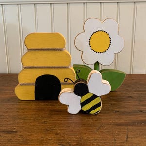 Handmade Bee Trio, Tier Tray Decor, Bee Farmhouse Decor, Bee Happy, Bee Prop, Bee Cottage Core, Wood Bee Set, Honeybee Decor, Summer Decor