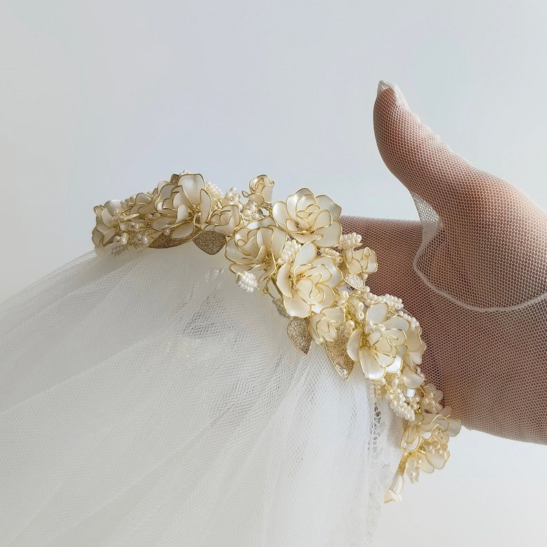 Tralcio per capelli da sposa Boho e fascia di cristallo: migliora il tuo look con una corona dorata, una tiara floreale e altro ancora immagine 1