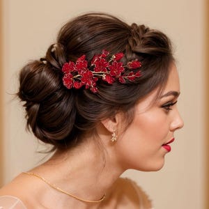レッドゴールドフローラルヘアバイン、ハンドメイドブライダルヘアアクセサリー、結婚式用のエレガントなサイドヘッドピース – Rubina