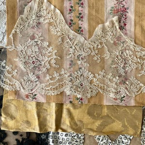Antike Spitze und Textilfragmente für Slow Stitching, Collage, Schmuck & Doll Couture