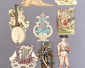 Ensemble de découpes éphémères anciennes. Pack mixte de chutes chromo victoriennes. des gens, des harpes, des oiseaux. Ephemera vintage pour collectionneurs, artisans, décoration.