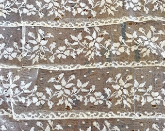 Vintage cotton Lace. floral embroidery in a delicate mesh. For Doll making, slow stitching, Junk journal, lamp Shade, sewing crafts. 3,40m